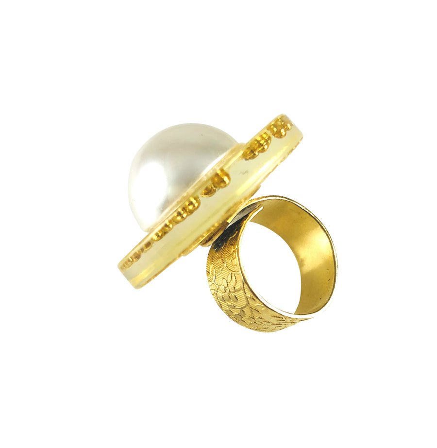 MizDragonfly Jewerly Vintage Lucite Pearl Juno Gold Band Ring Left Angle